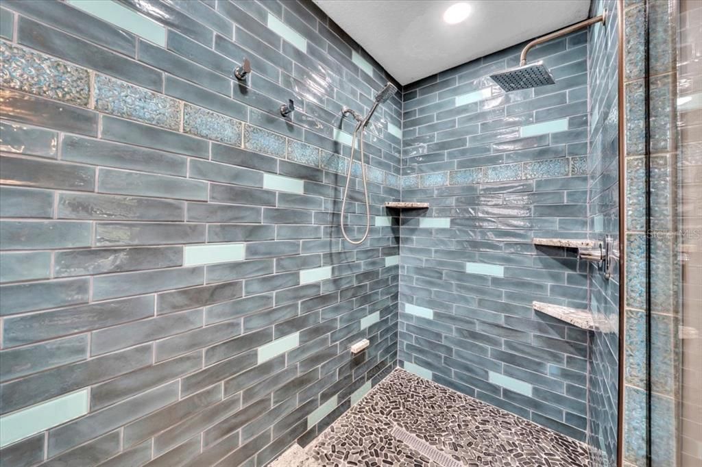 合同活跃: $415,900 (3 贝兹, 2 浴室, 1770 平方英尺)