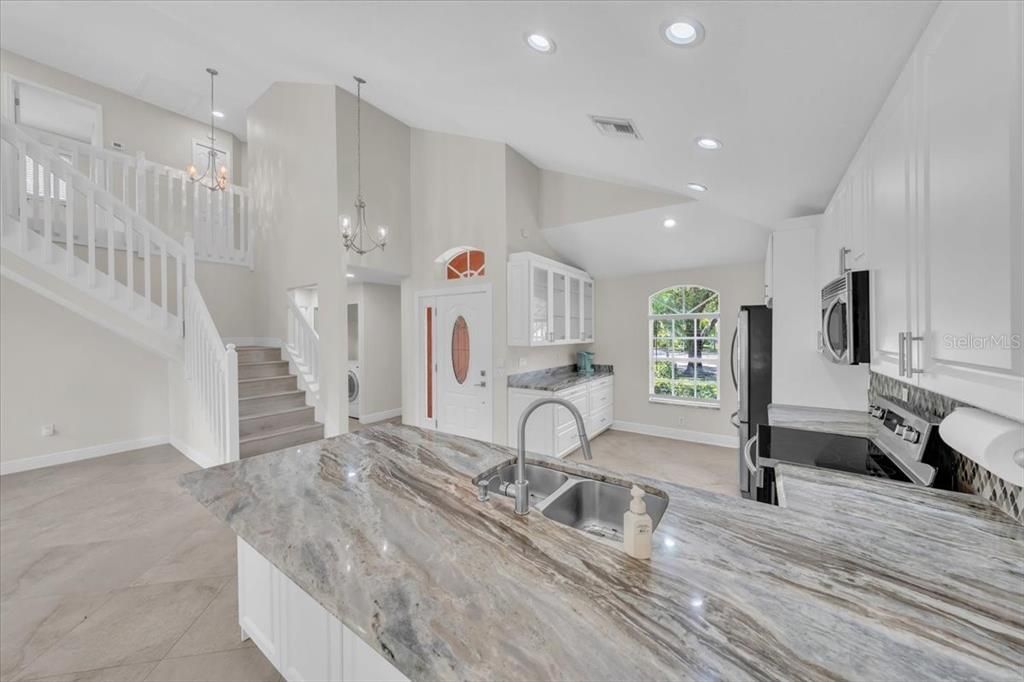 合同活跃: $415,900 (3 贝兹, 2 浴室, 1770 平方英尺)