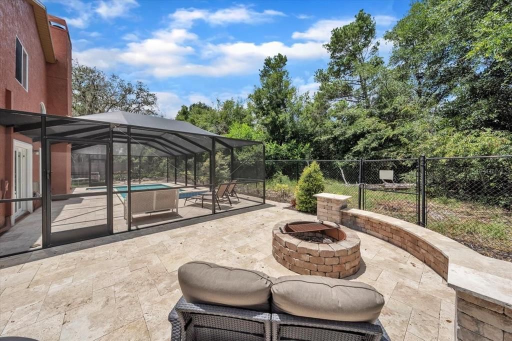 合同活跃: $415,900 (3 贝兹, 2 浴室, 1770 平方英尺)