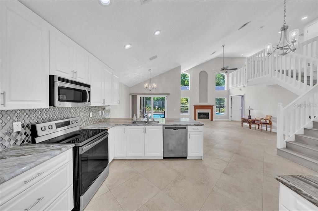 合同活跃: $415,900 (3 贝兹, 2 浴室, 1770 平方英尺)