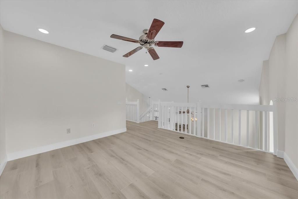 合同活跃: $415,900 (3 贝兹, 2 浴室, 1770 平方英尺)