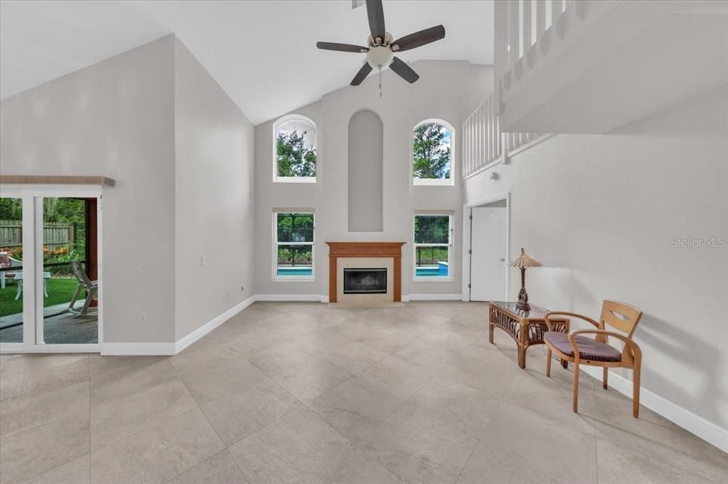 合同活跃: $415,900 (3 贝兹, 2 浴室, 1770 平方英尺)