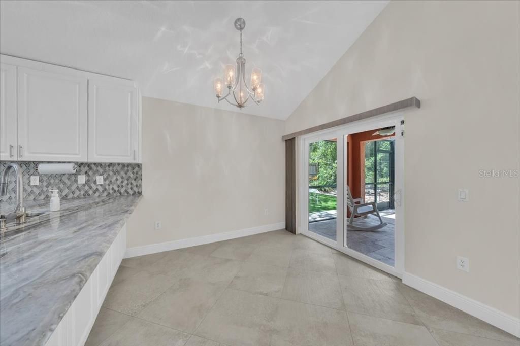 合同活跃: $415,900 (3 贝兹, 2 浴室, 1770 平方英尺)