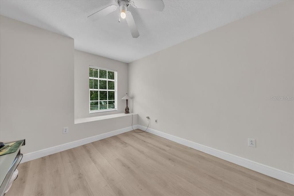 合同活跃: $415,900 (3 贝兹, 2 浴室, 1770 平方英尺)