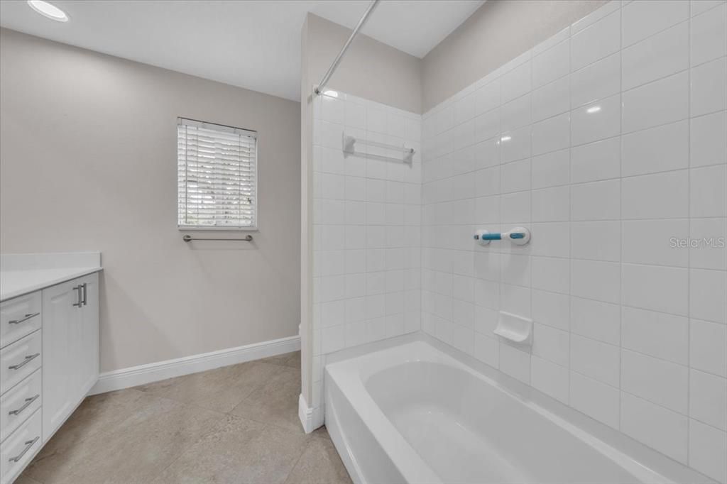 合同活跃: $415,900 (3 贝兹, 2 浴室, 1770 平方英尺)