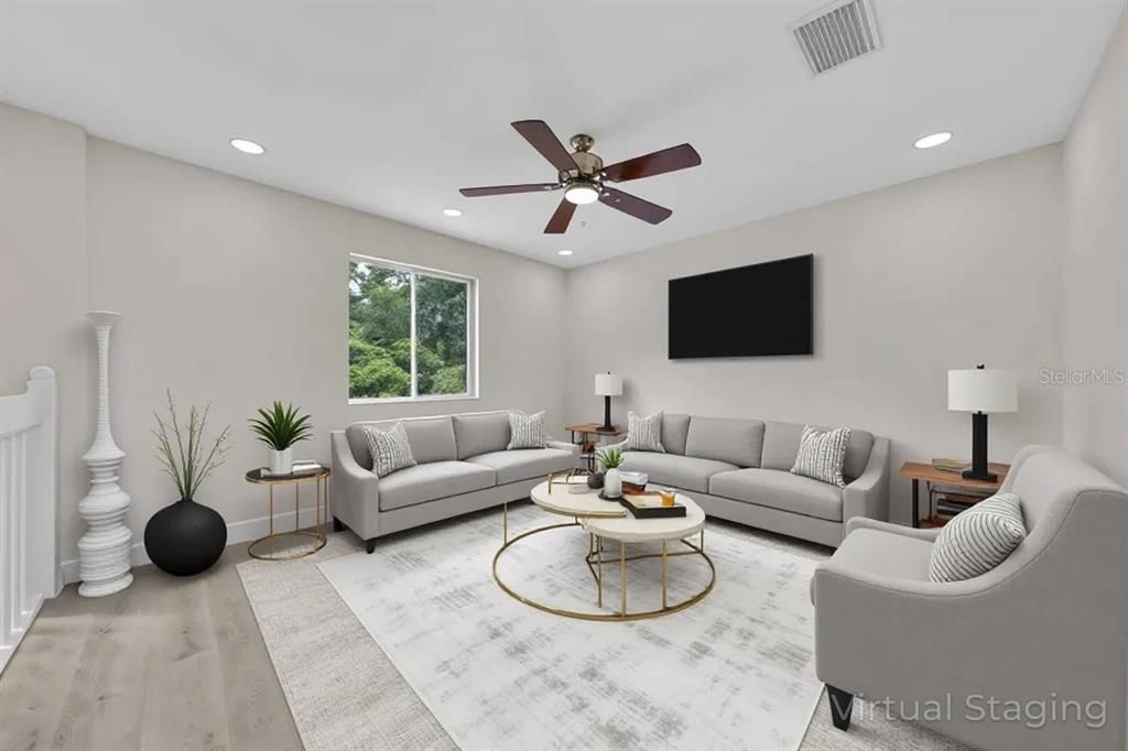 合同活跃: $415,900 (3 贝兹, 2 浴室, 1770 平方英尺)