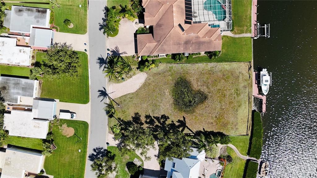Activo con contrato: $1,900,000 (0.36 acres)