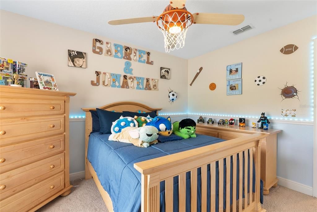 合同活跃: $599,900 (4 贝兹, 3 浴室, 3293 平方英尺)