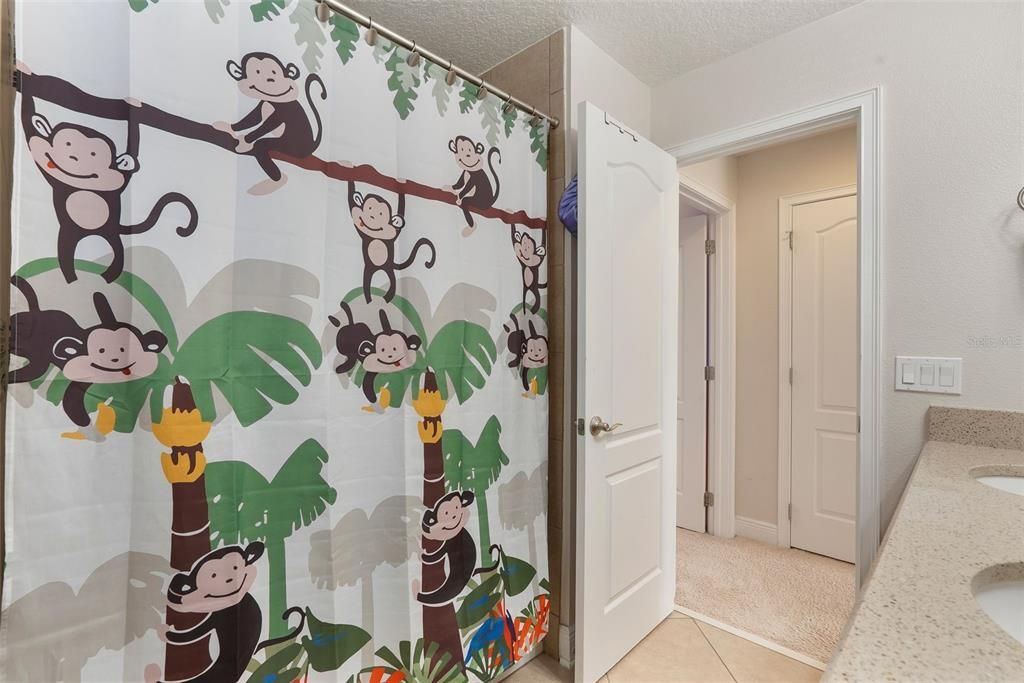 合同活跃: $599,900 (4 贝兹, 3 浴室, 3293 平方英尺)