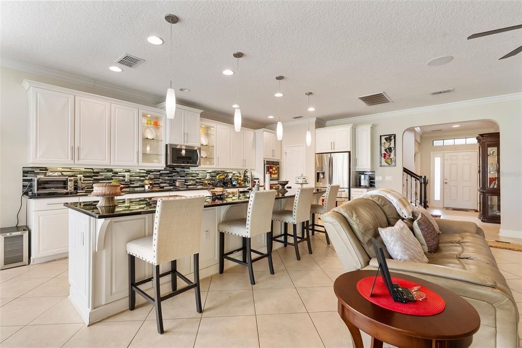 合同活跃: $599,900 (4 贝兹, 3 浴室, 3293 平方英尺)