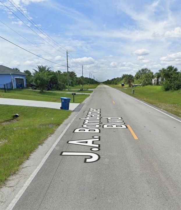 На продажу: $37,999 (0.24 acres)