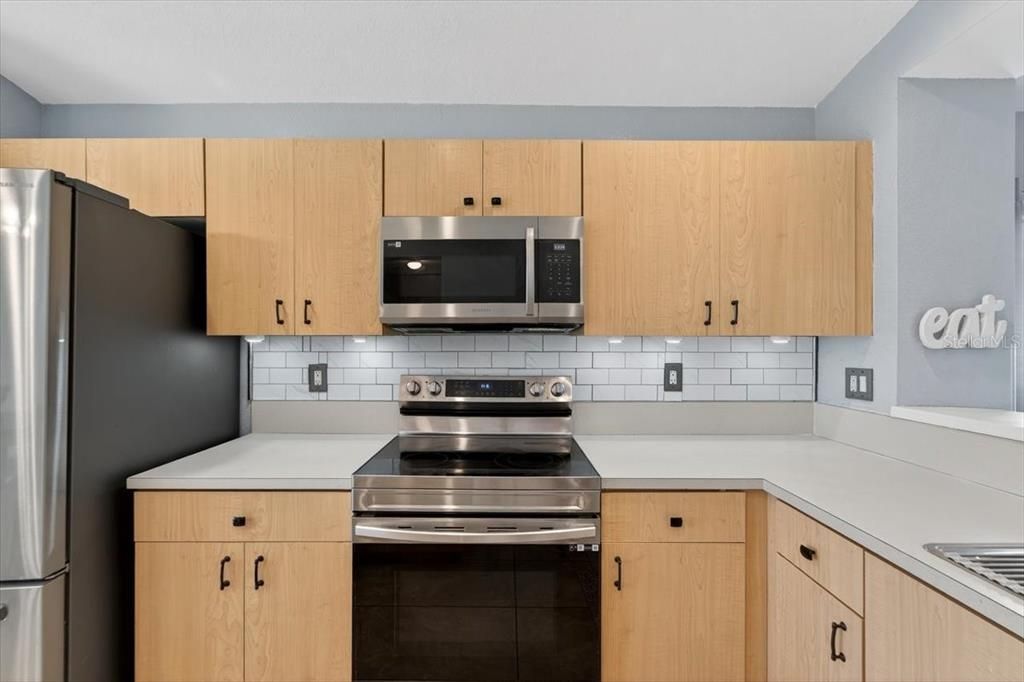 Activo con contrato: $310,000 (3 camas, 2 baños, 1263 Pies cuadrados)