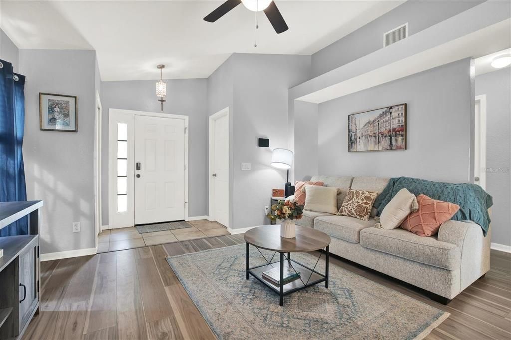 Activo con contrato: $310,000 (3 camas, 2 baños, 1263 Pies cuadrados)