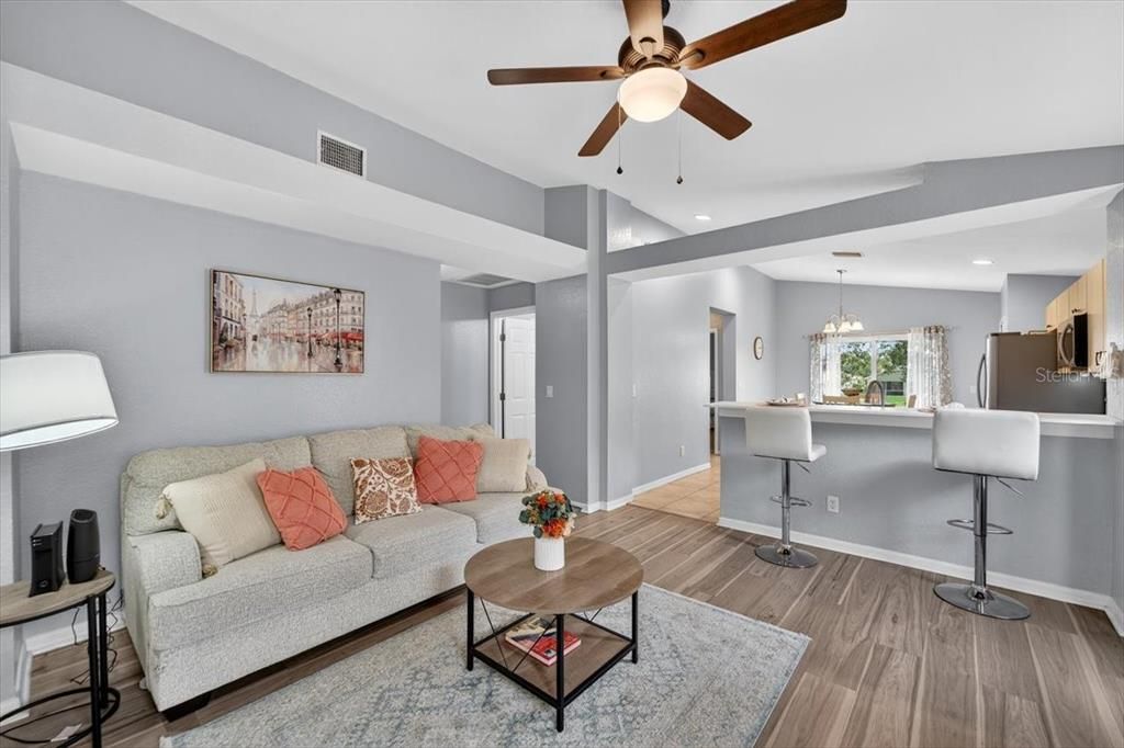 Activo con contrato: $310,000 (3 camas, 2 baños, 1263 Pies cuadrados)