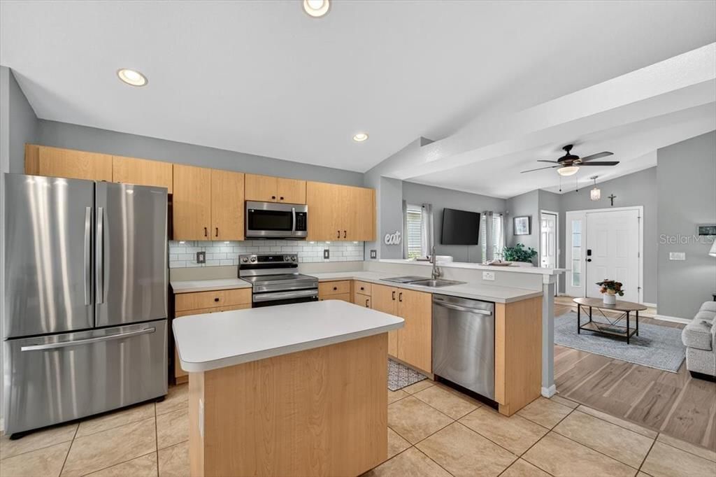 Activo con contrato: $310,000 (3 camas, 2 baños, 1263 Pies cuadrados)