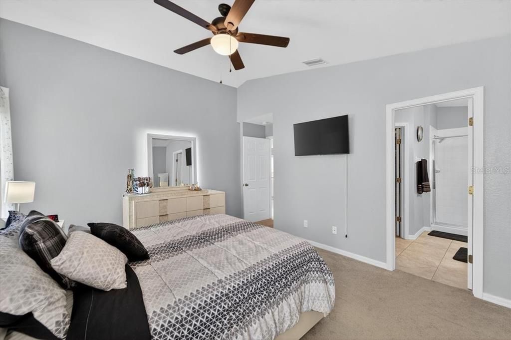 Activo con contrato: $310,000 (3 camas, 2 baños, 1263 Pies cuadrados)