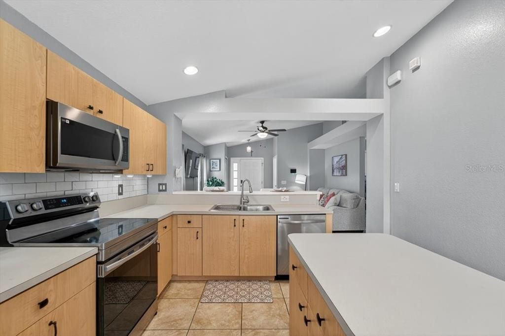 Activo con contrato: $310,000 (3 camas, 2 baños, 1263 Pies cuadrados)