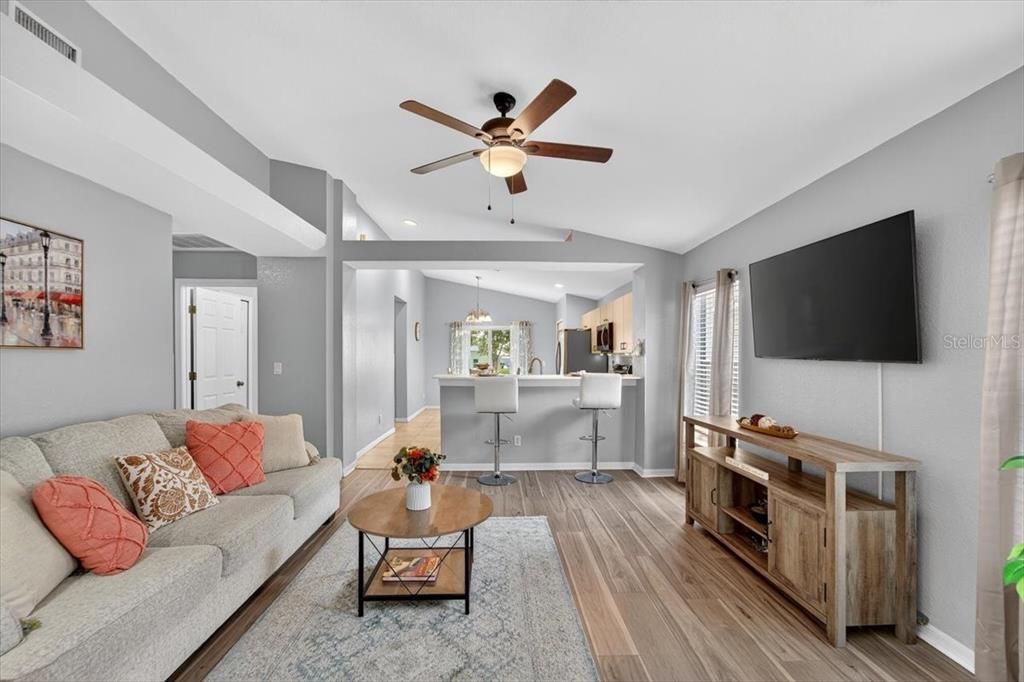 Activo con contrato: $310,000 (3 camas, 2 baños, 1263 Pies cuadrados)