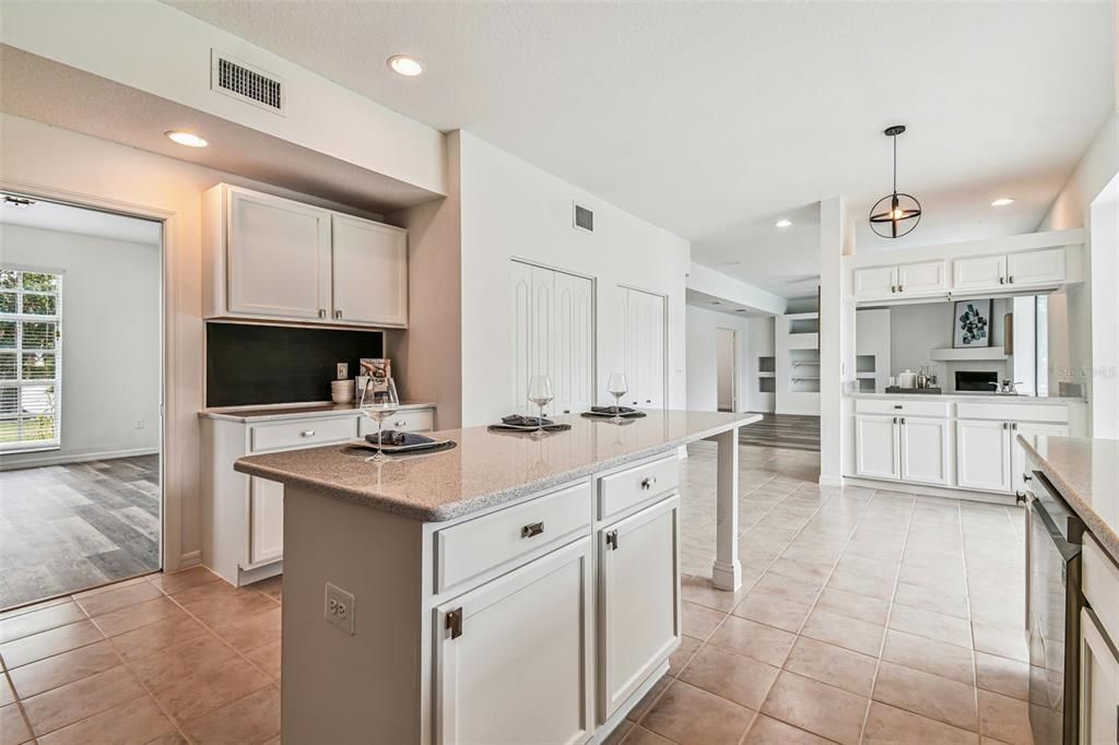 На продажу: $645,900 (5 спален, 2 ванн, 3220 Квадратных фут)