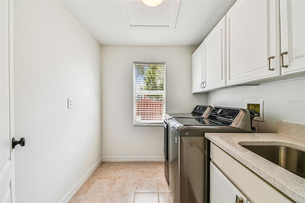 На продажу: $645,900 (5 спален, 2 ванн, 3220 Квадратных фут)