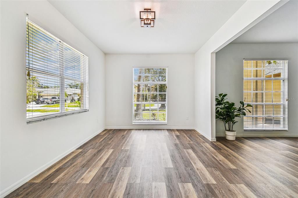 На продажу: $645,900 (5 спален, 2 ванн, 3220 Квадратных фут)