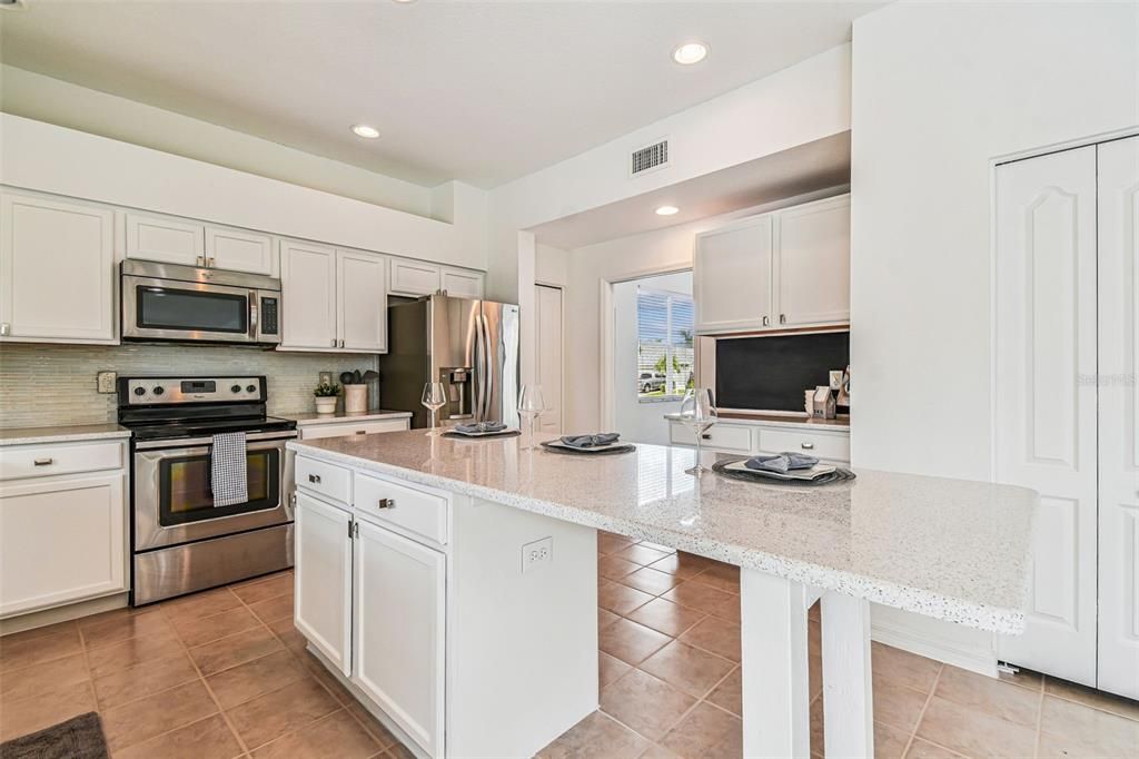 На продажу: $645,900 (5 спален, 2 ванн, 3220 Квадратных фут)