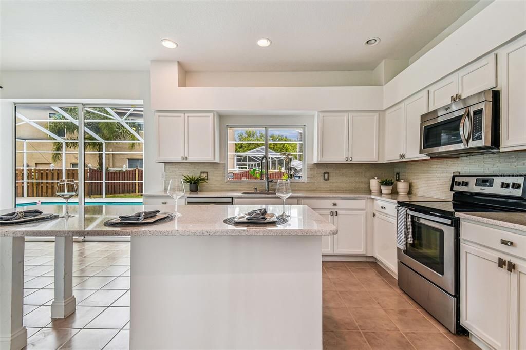 На продажу: $645,900 (5 спален, 2 ванн, 3220 Квадратных фут)