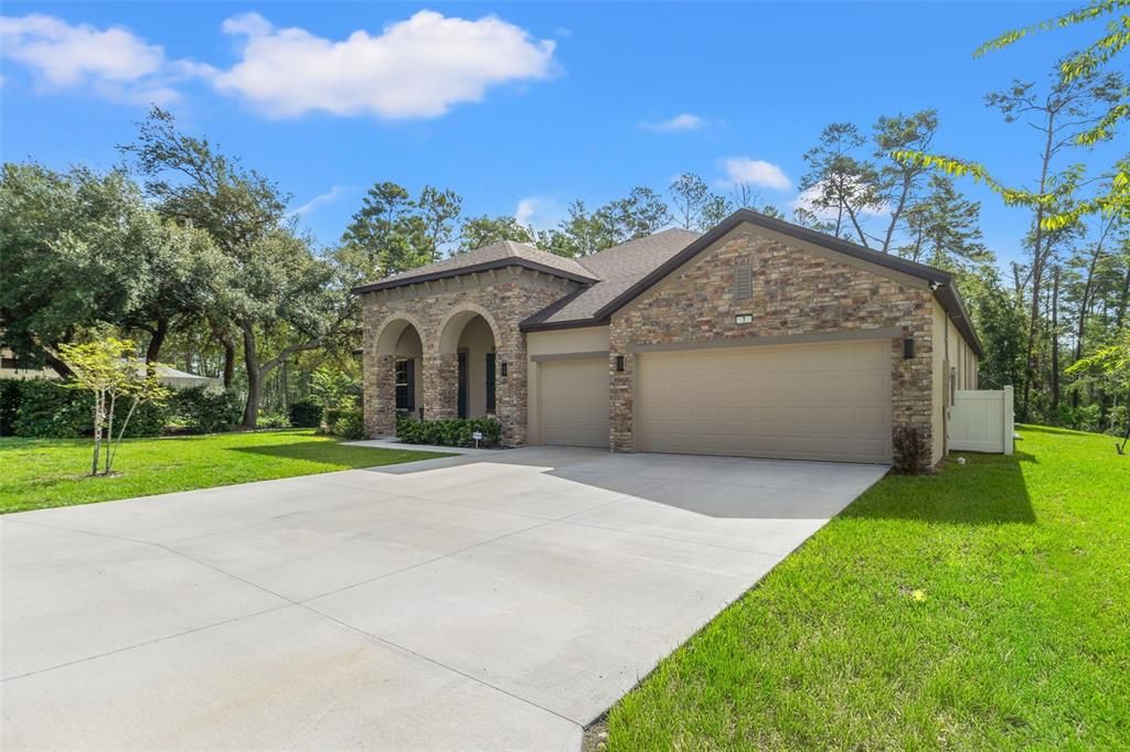 Под контрактом: $455,000 (3 спален, 3 ванн, 3029 Квадратных фут)