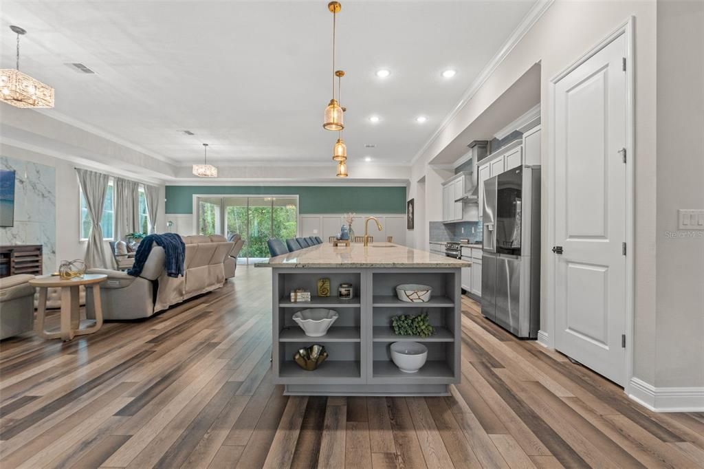 Под контрактом: $455,000 (3 спален, 3 ванн, 3029 Квадратных фут)