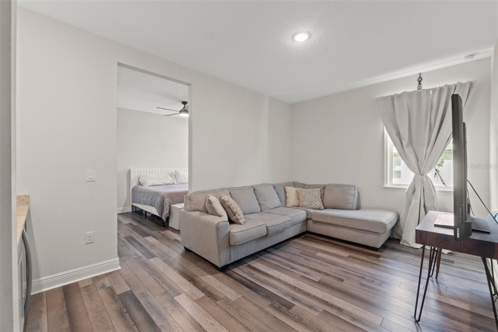 Под контрактом: $455,000 (3 спален, 3 ванн, 3029 Квадратных фут)