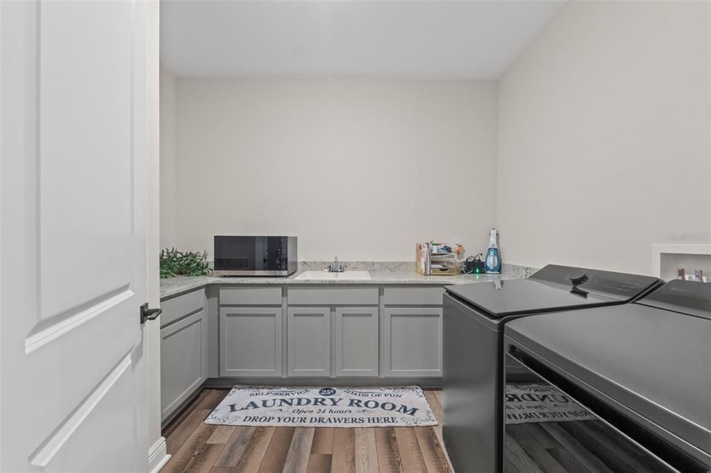 Под контрактом: $455,000 (3 спален, 3 ванн, 3029 Квадратных фут)