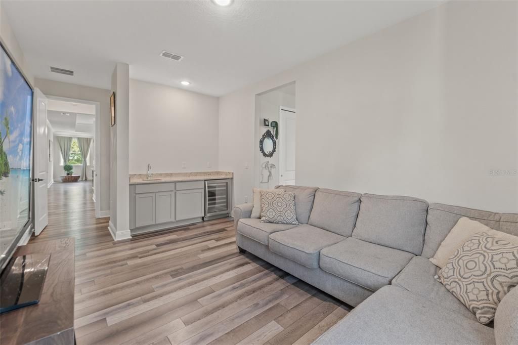 Под контрактом: $455,000 (3 спален, 3 ванн, 3029 Квадратных фут)