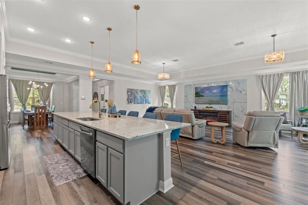 Под контрактом: $455,000 (3 спален, 3 ванн, 3029 Квадратных фут)