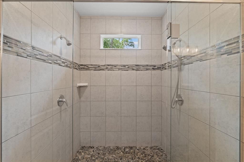 Под контрактом: $455,000 (3 спален, 3 ванн, 3029 Квадратных фут)