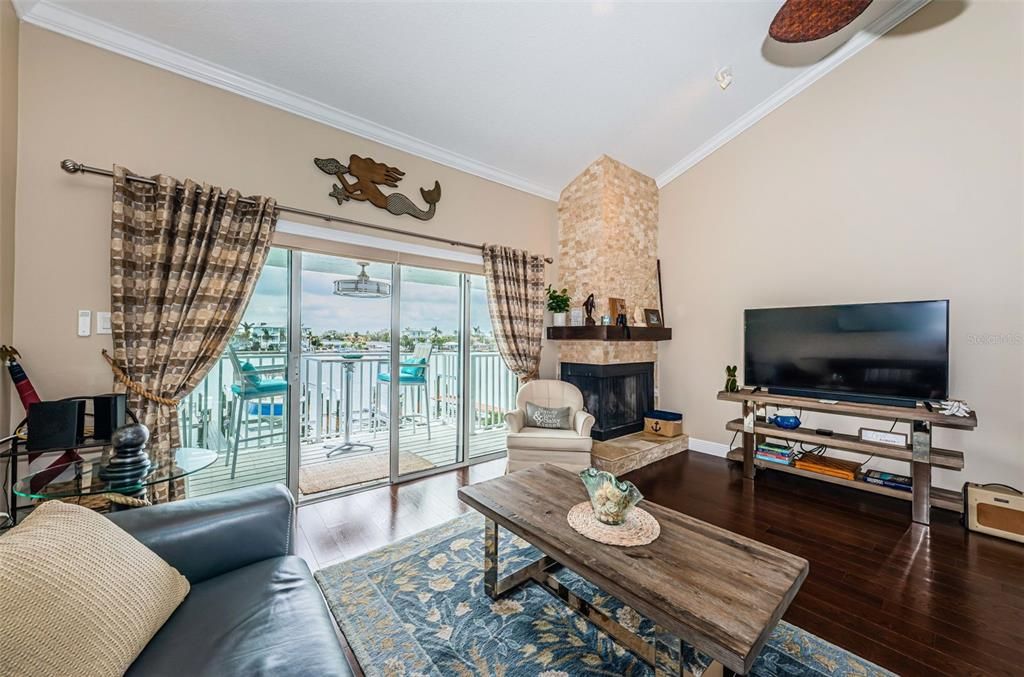 For Rent: $4,500 (3 beds, 3 baths, 1330 Square Feet)