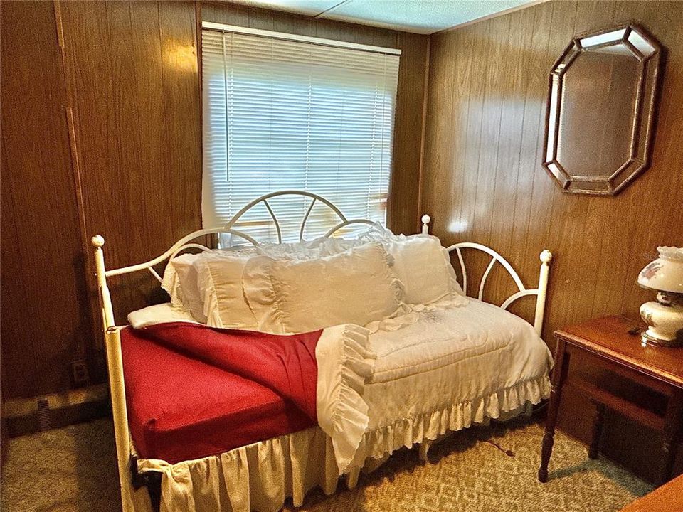 待售: $47,000 (3 贝兹, 1 浴室, 732 平方英尺)