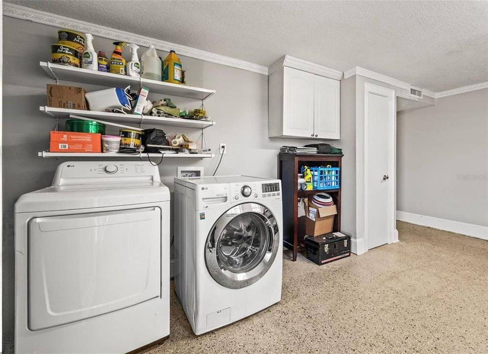 For Sale: $950,000 (3 beds, 3 baths, 3401 Square Feet)