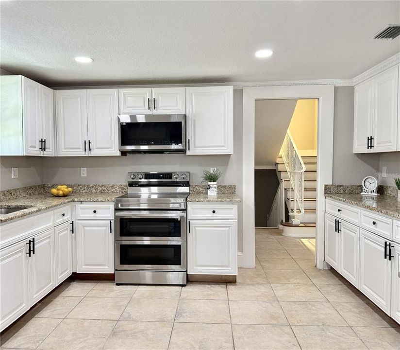 For Sale: $950,000 (3 beds, 3 baths, 3401 Square Feet)