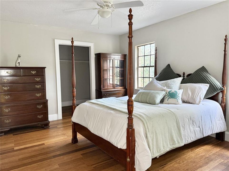 For Sale: $950,000 (3 beds, 3 baths, 3401 Square Feet)