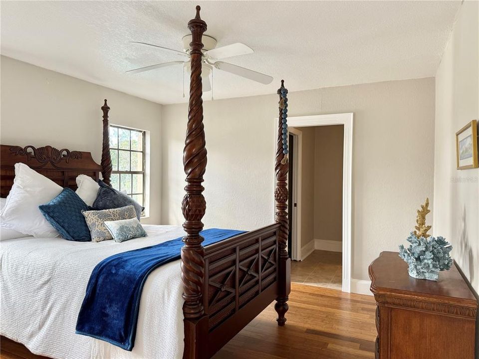 For Sale: $950,000 (3 beds, 3 baths, 3401 Square Feet)