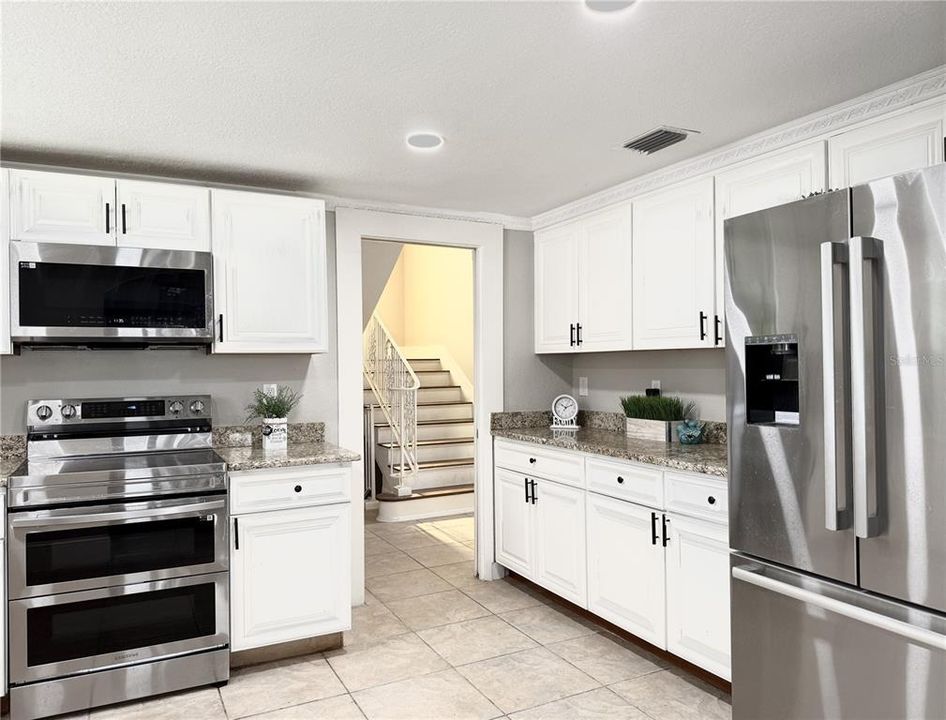 For Sale: $950,000 (3 beds, 3 baths, 3401 Square Feet)