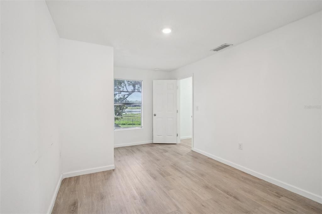 Под контрактом: $255,000 (2 спален, 2 ванн, 1080 Квадратных фут)