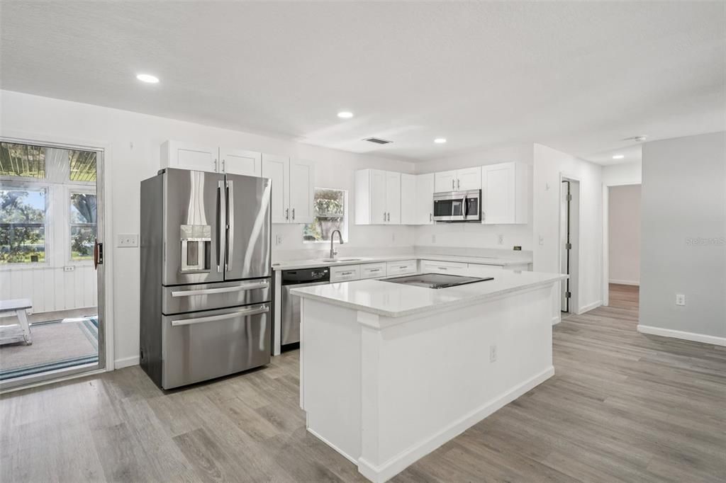 Под контрактом: $255,000 (2 спален, 2 ванн, 1080 Квадратных фут)