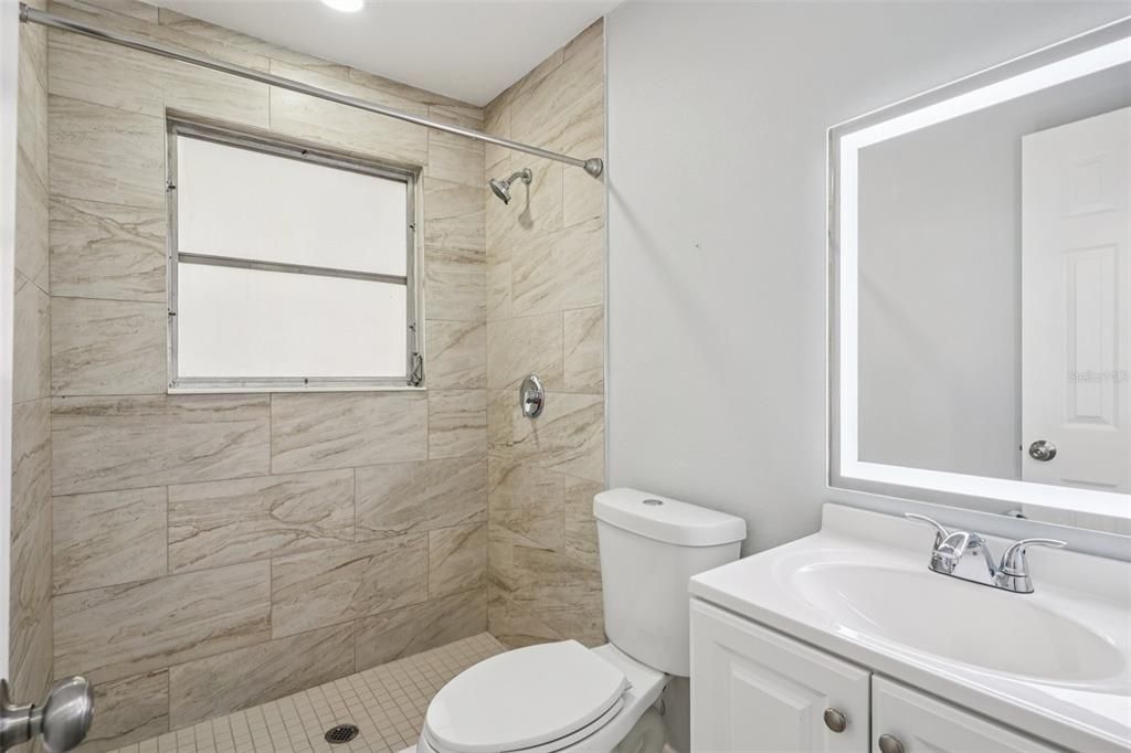 Под контрактом: $255,000 (2 спален, 2 ванн, 1080 Квадратных фут)