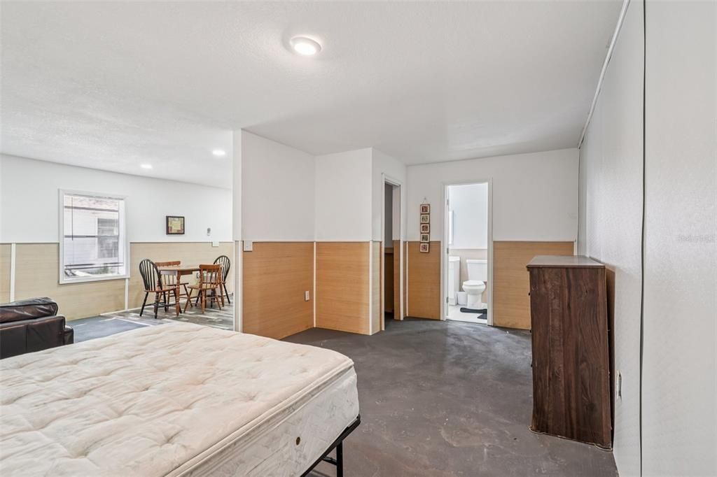 Под контрактом: $255,000 (2 спален, 2 ванн, 1080 Квадратных фут)