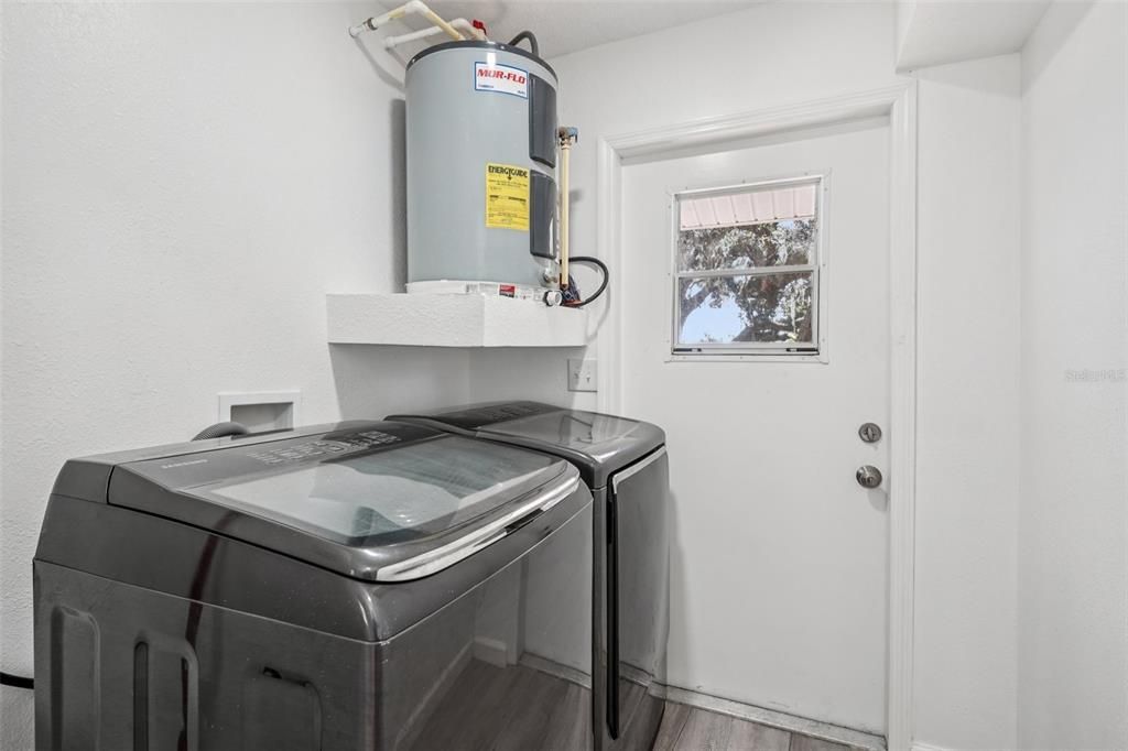 Под контрактом: $255,000 (2 спален, 2 ванн, 1080 Квадратных фут)