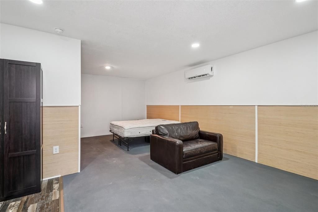 Под контрактом: $255,000 (2 спален, 2 ванн, 1080 Квадратных фут)