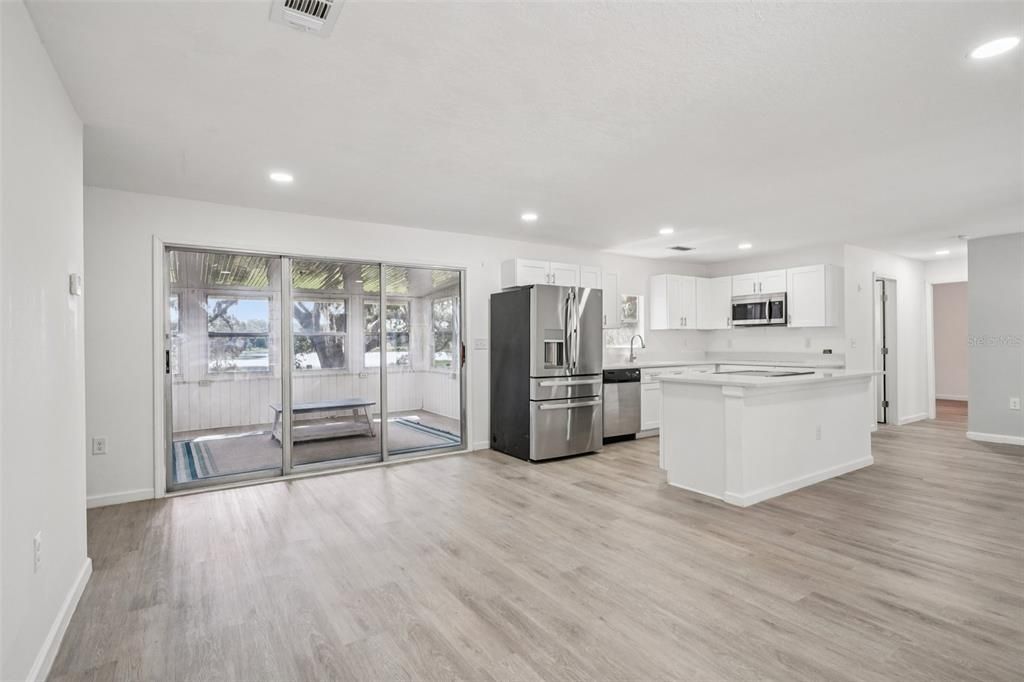 Под контрактом: $255,000 (2 спален, 2 ванн, 1080 Квадратных фут)