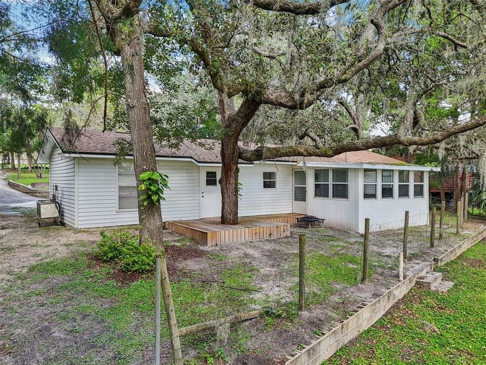 Под контрактом: $255,000 (2 спален, 2 ванн, 1080 Квадратных фут)