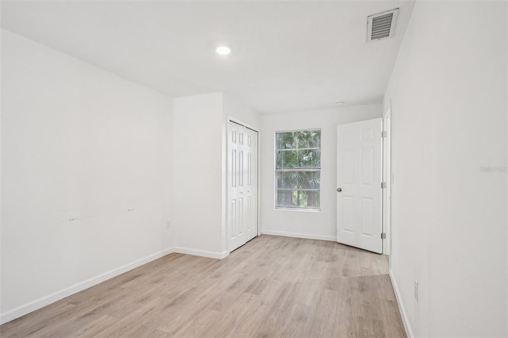 Под контрактом: $255,000 (2 спален, 2 ванн, 1080 Квадратных фут)